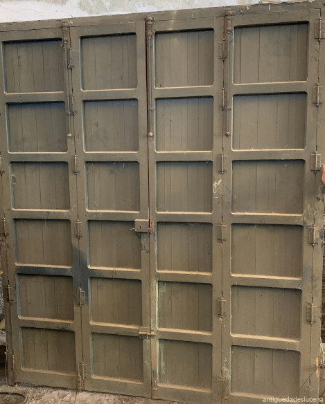 Antiguo Portón de bodega (4 hojas)