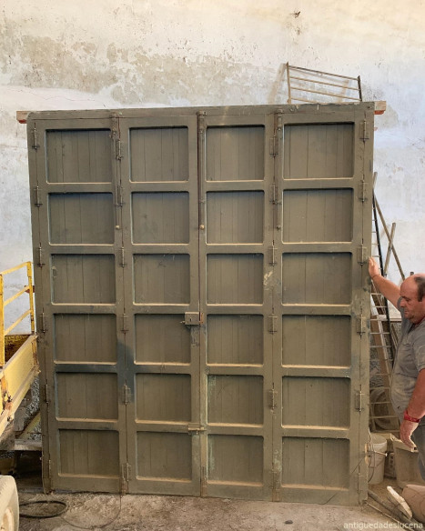 Antiguo Portón de bodega (4 hojas)