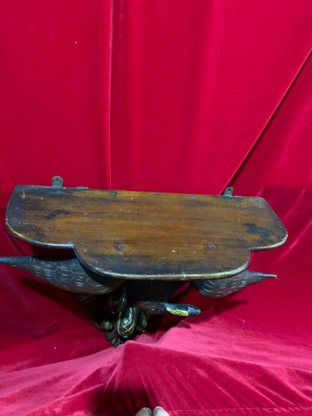 Peana en madera con aguila