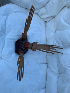 Talla en madera (manos y corazón) 2