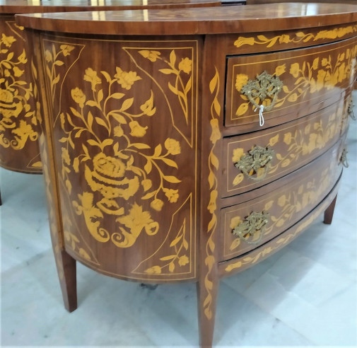 Pareja de consolas en marquetería