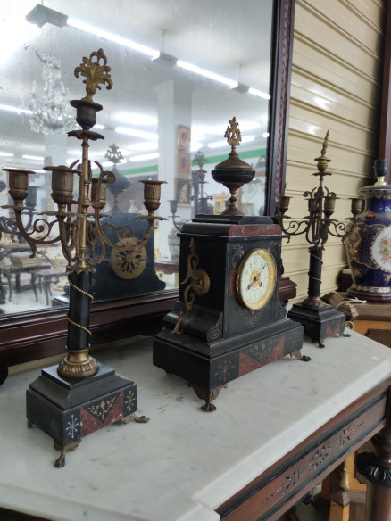 Reloj con guarnición "notario"