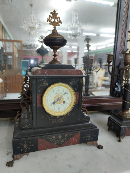 Reloj con guarnición "notario"