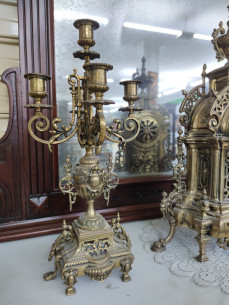 Reloj con guarnición 2