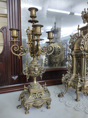 Reloj con guarnición