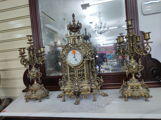 Reloj con guarnición