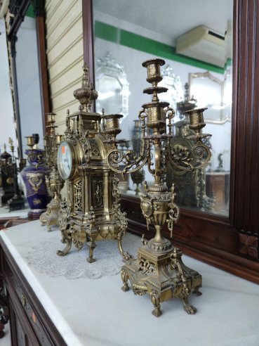 Reloj con guarnición