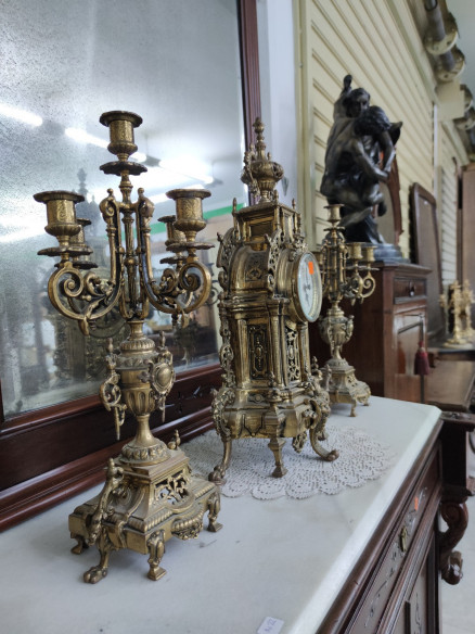 Reloj con guarnición