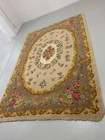 Enorme y elegante alfombra de flores