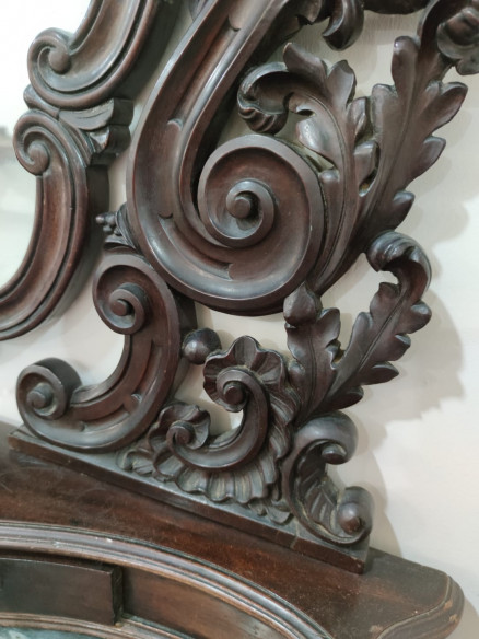 Consola tocador de caoba muy tallada