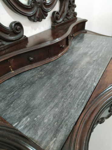 Consola tocador de caoba muy tallada