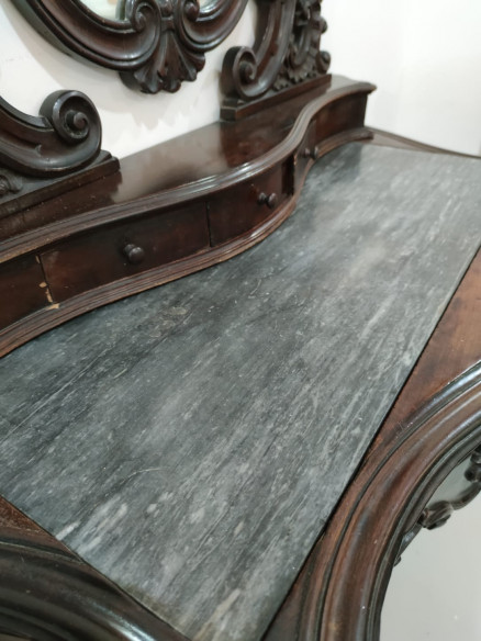 Consola tocador de caoba muy tallada