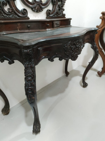 Consola tocador de caoba muy tallada