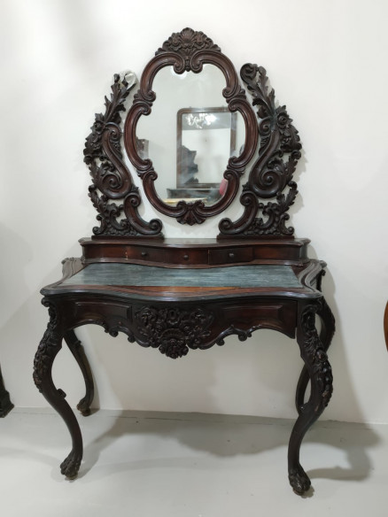 Consola tocador de caoba muy tallada
