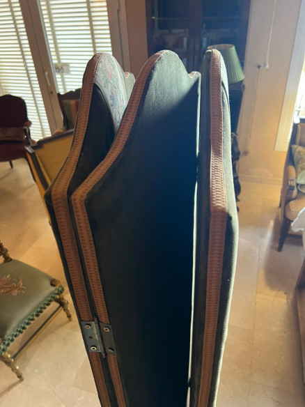 Elegante biombo tapizado