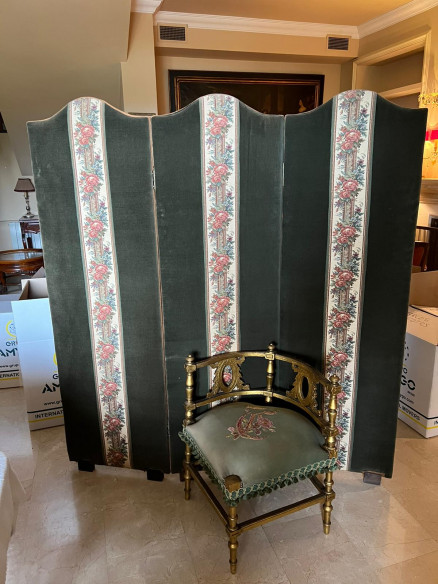 Elegante biombo tapizado