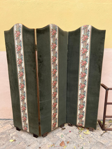 Elegante biombo tapizado