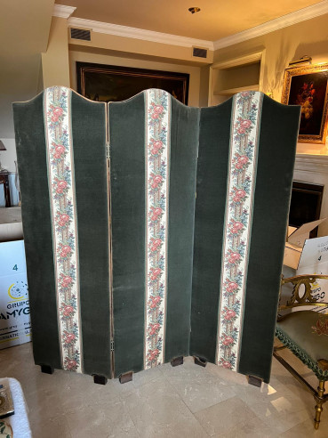 Elegante biombo tapizado