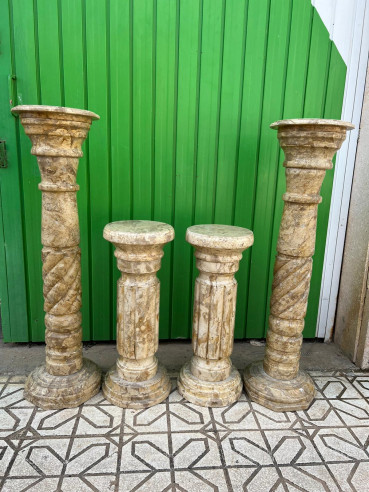 Parejas de columnas de mármol travertino