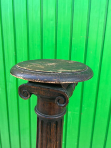 Pedestal de madera 2