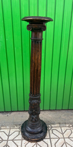 Pedestal de madera