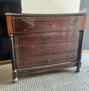 Cómoda Escritorio Valenciana en caoba con incrustaciones...