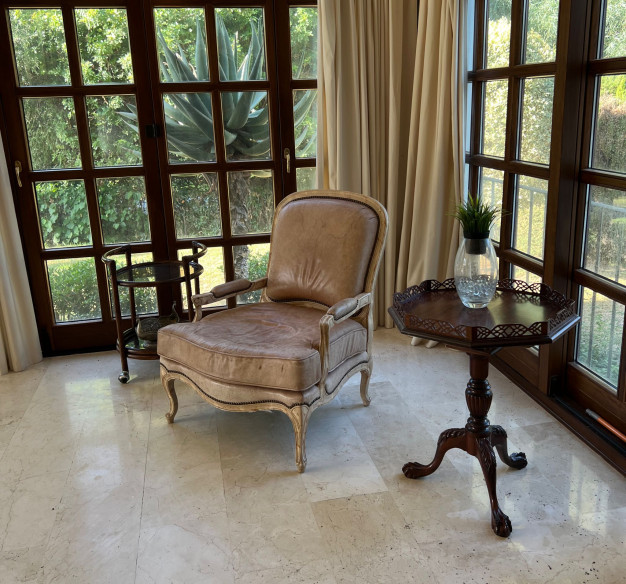 Sillón Alfonsino de gran tamaño.