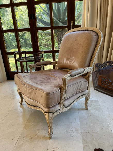 Sillón Alfonsino de gran tamaño.