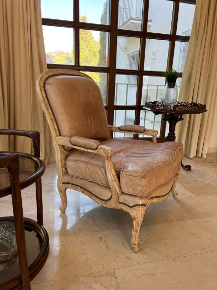 Sillón Alfonsino de gran tamaño.